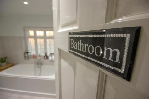 Bathroom..jpg