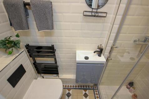 GF Shower Room.jpg