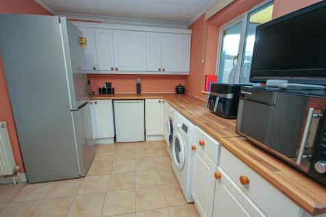 Kitchen...jpg