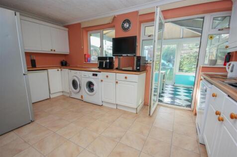 Kitchen..jpg