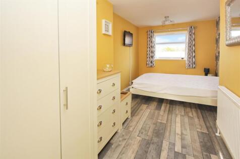 Bedroom 2.JPG