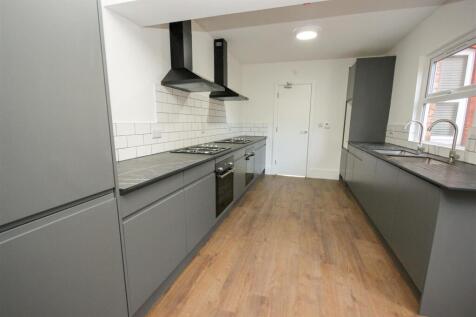 Kitchen...jpg