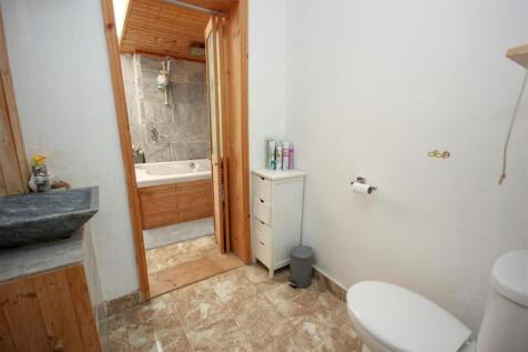 Bathroom.jpg