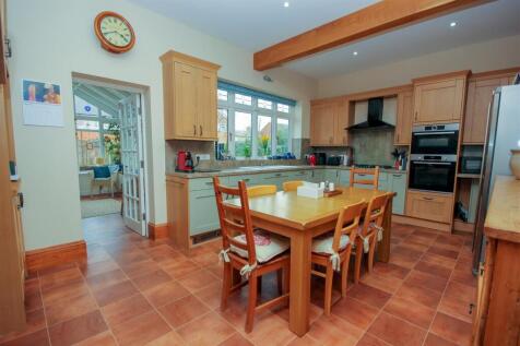Kitchen Breakfast Room.jpg
