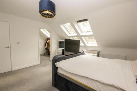 Master Bedroom..jpg