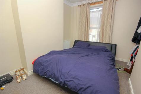 Bedroom 1.jpg