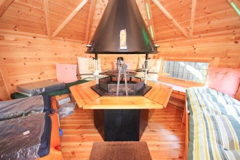 BBQ Hut.jpg