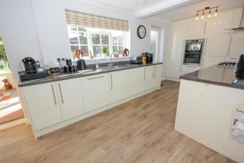Kitchen..jpg