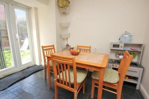 Dining Area.JPG