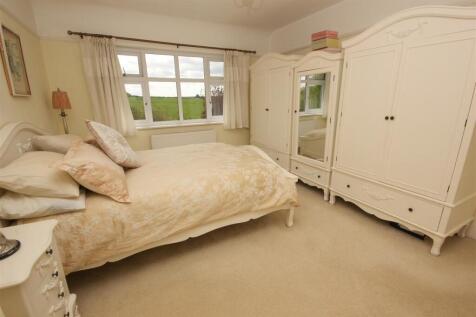 Master Bedroom..jpg