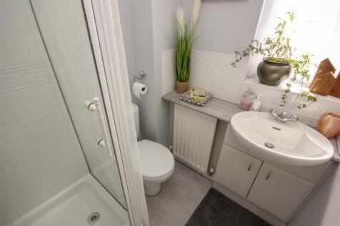 Guest Bedroom En Suite.jpg