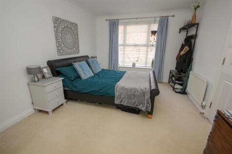Guest Bedroom..jpg