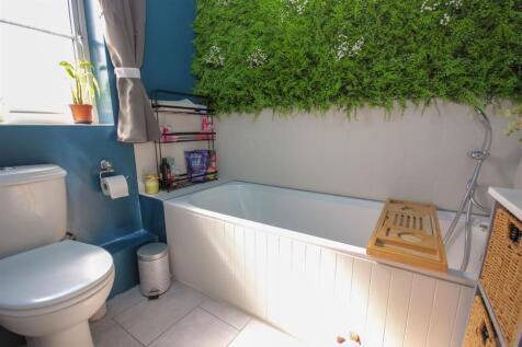 Bathroom..jpg