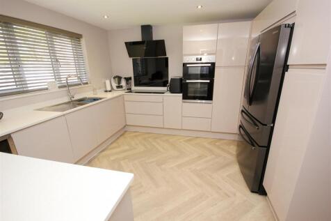 Kitchen...jpg