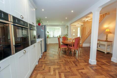 Dining Area.jpg