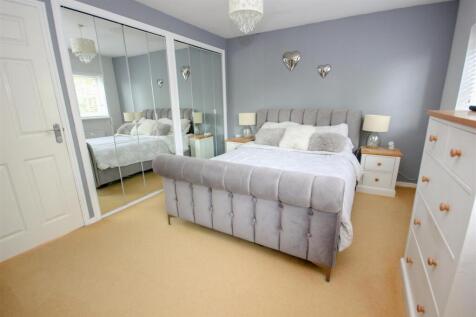 Maste Bedroom..jpg