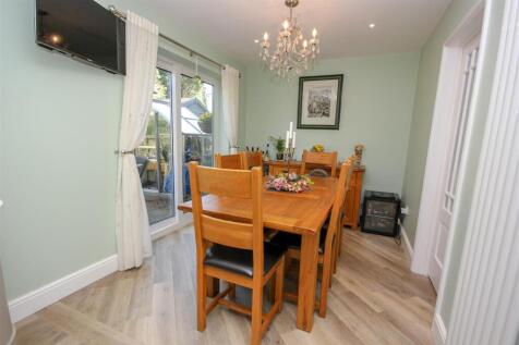 Dining Area.jpg