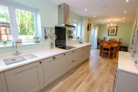 Kitchen Dining.jpg