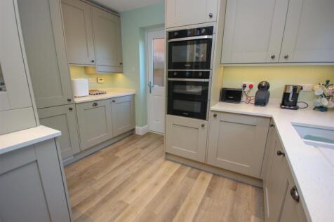 Kitchen...jpg