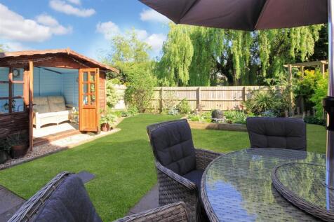 Garden &amp; Summer House.JPG