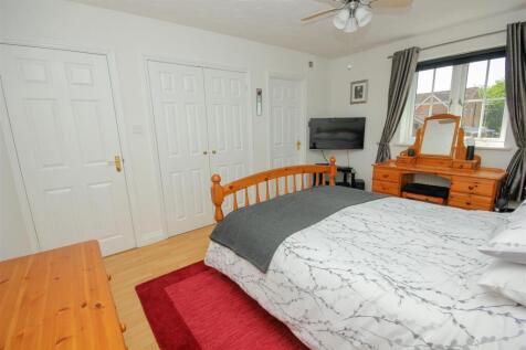 Master Bedroom..jpg