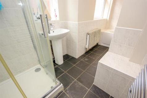 Bathroom..jpg