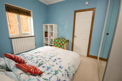 Bedroom 1.jpg