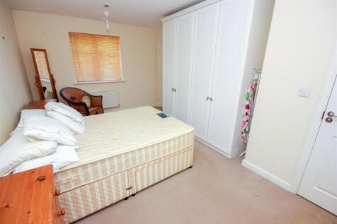 Master Bedroom..jpg