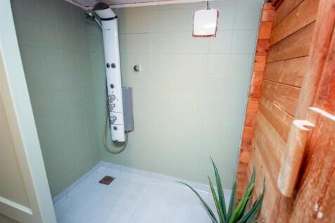 Shower Room.jpg