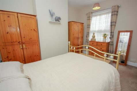 Master Bedroom 1.jpg