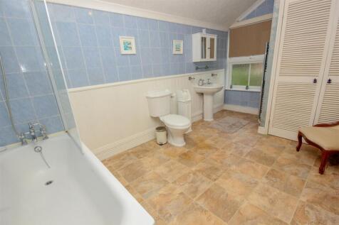 Bathroom.jpg