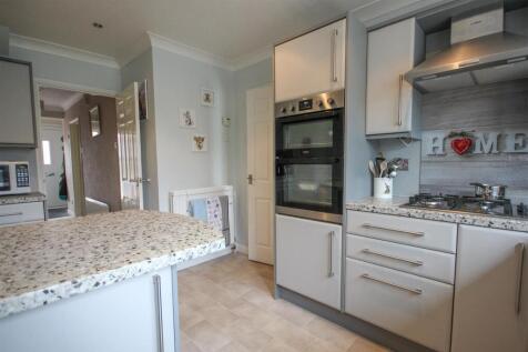 Kitchen 2.jpg