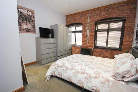 Master Bedroom..jpg