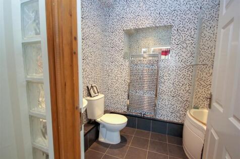 Bathroom..jpg
