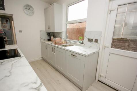 Kitchen 1.jpg