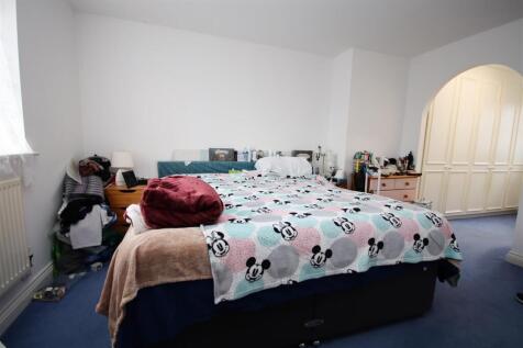 Master Bedroom.JPG