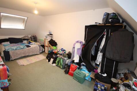 Bedroom...JPG