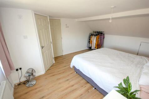 Master Bedroom2.jpg