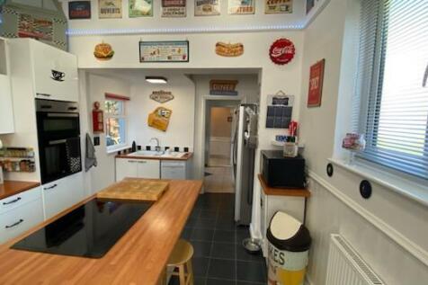 KITCHEN 6.JPEG
