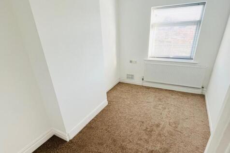 Flat 2 Living Room.jpeg