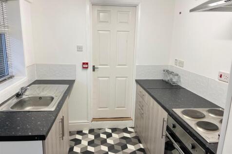 Flat 1 Kitchen.jpg