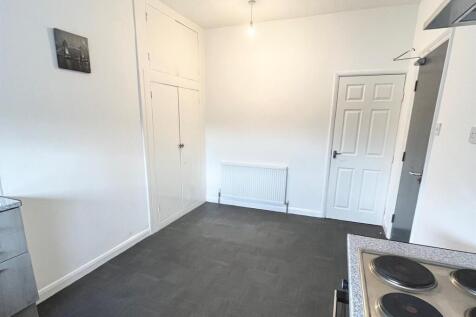 Flat 2 Kitchen 2.jpg