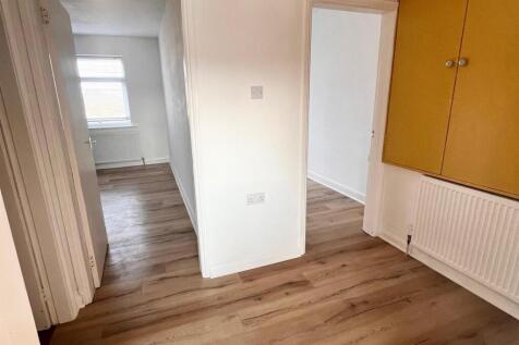 Flat 3 Hall.jpg