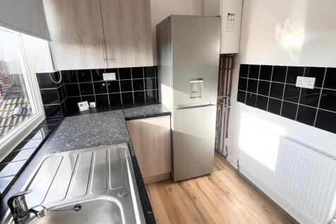 Flat 3 Kitchen 2.jpg