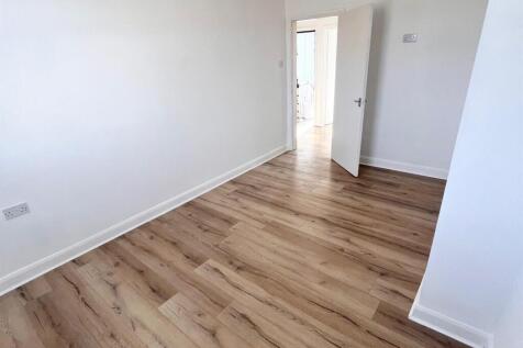 Flat 3 Living Room 2.jpg