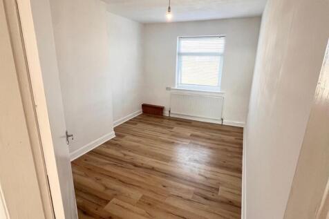 Flat 3 Living Room.jpg