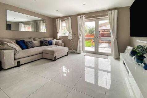 Linnet Square