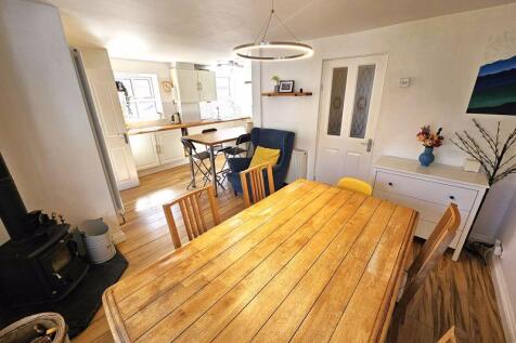 Dining Area (Kitchen)