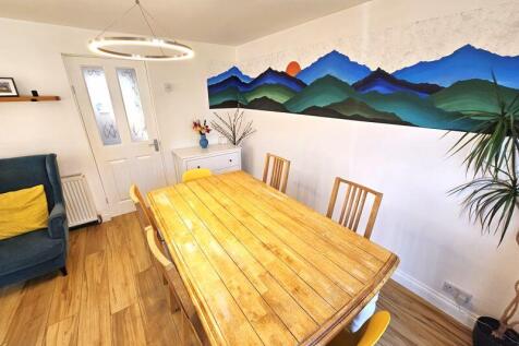 Dining Area (Kitchen)