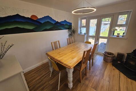 Dining Area (Kitchen)